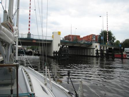 Oosterhavenbrug geeft toegang tot de Oosterhaven in Groningen