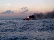 Viskotter SL 18 op de Noordzee in brand