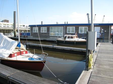 Clubhuis met sanitaire voorziening van K.Z.R.V. Neptunus